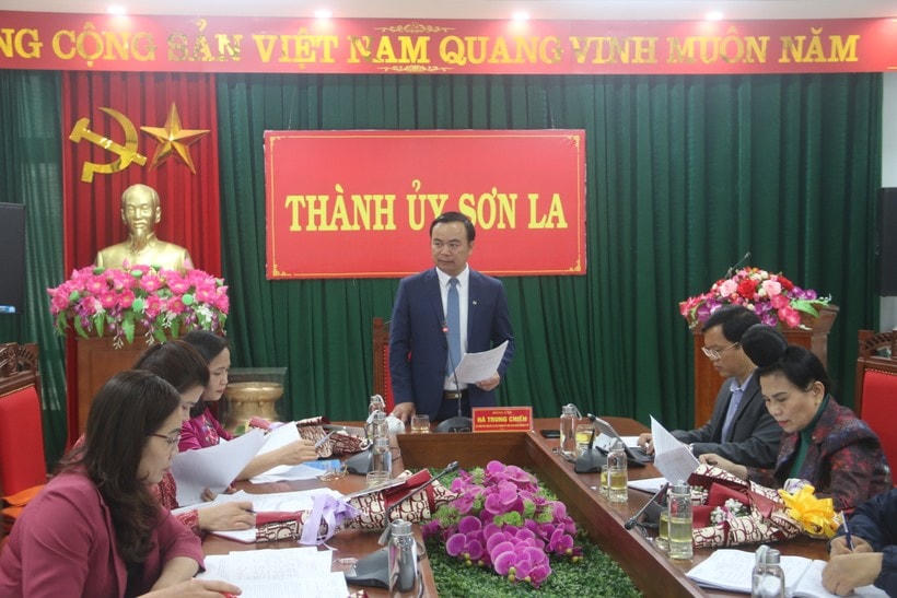 Ông Hà Trung Chiến - Bí thư Thành ủy TP Sơn La phát biểu chỉ đạo.
