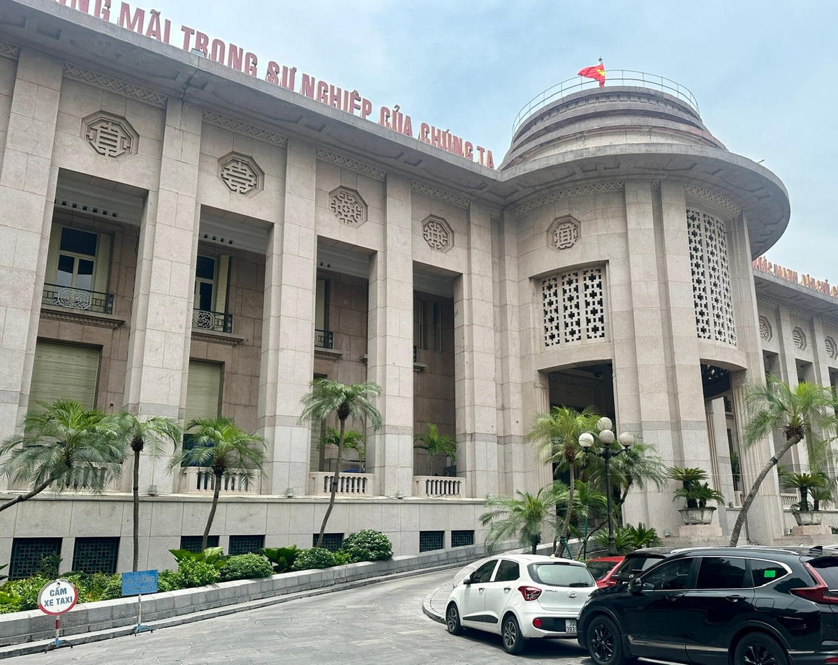Thủ tướng Chính phủ yêu cầu NHNN sửa đổi một số quy định nhanh chóng nhằm kịp thời tháo gỡ vướng mắc, khó khăn, tạo điều kiện thuận lợi trong việc tiếp cận vốn tín dụng của doanh nghiệp, người dân. 