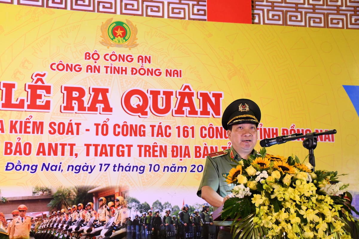 Thiếu tướng Nguyễn Sỹ Quang, Giám đốc Công an tỉnh Đồng Nai phát biểu tại lễ ra quân. Ảnh: Mạnh Thìn.