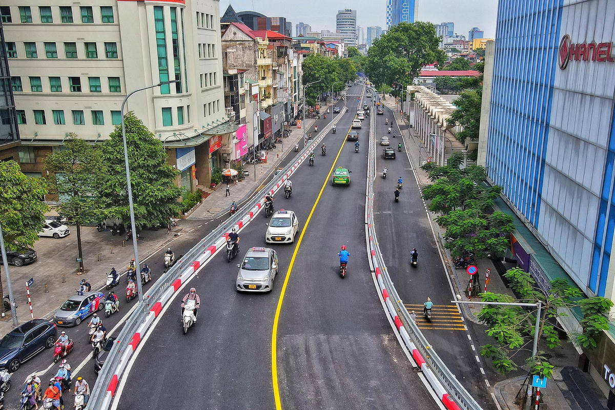 Lãnh đạo Sở GTVT Hà Nội cho biết, Sở đã lên phương án tổ chức giao thông cho các phương tiện lưu thông qua cầu vượt chữ C, triển khai ngay sau khi thông xe cầu vượt. Các phương tiện tham gia giao thông đường bộ đi theo hai chiều trên cầu vượt theo hướng Chùa Bộc - Phạm Ngọc Thạch và ngược lại. Xe thô sơ và người đi bộ; xe ôtô tải, xe khách, xe buýt; các loại xe máy kéo, xe máy thi công chuyên dùng, các loại phương tiện có chiều cao quá 3,5 m không được qua cầu vượt.