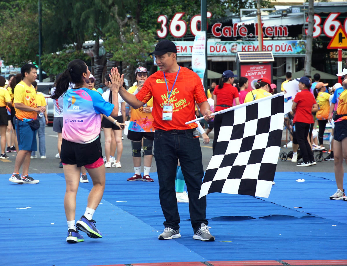 Về đich thứ mấy không quan trọng. Quan trọng là được nâng cao tinh thần rèn luyện thể thao. Ảnh: Mạnh Thìn. 