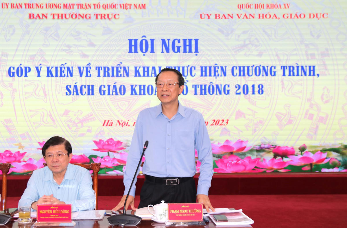 Thứ trưởng Bộ Giáo dục và Đào tạo Phạm Ngọc Thưởng phát biểu tại Hội nghị.