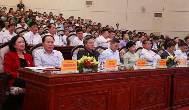 Các đại biểu dự lễ phát động Tháng cao điểm ủng hộ Quỹ "Vì người nghèo” năm 2022. Ảnh: Báo Hòa Bình.