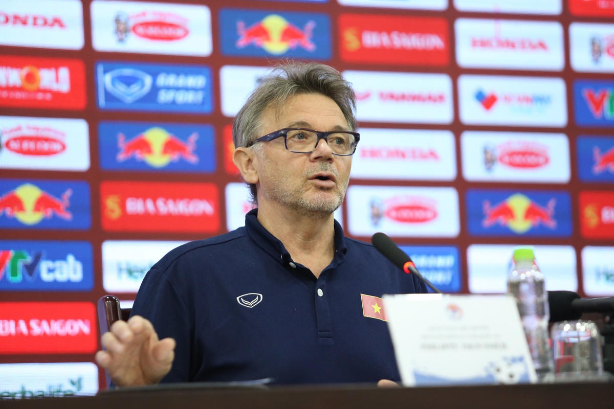 HLV Philippe Troussier.