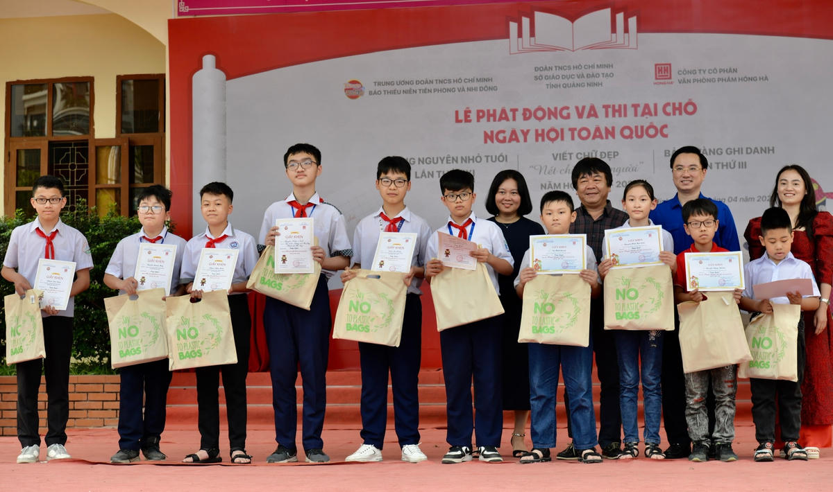 Ban tổ chức trao giải cho 10 Trạng nguyên ở 2 nội dung “Trạng Nguyên nhỏ tuổi” và "Bảng vàng ghi danh".