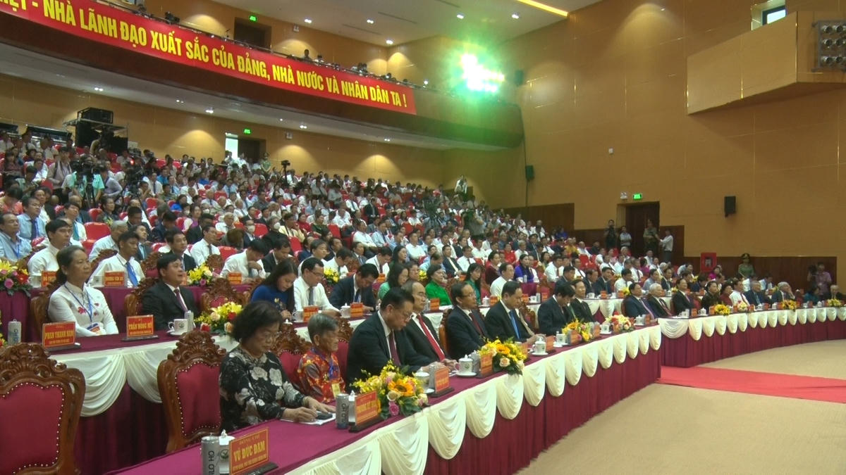 Các vị lãnh đạo, nguyên lãnh đạo Đảng và Nhà nước tại lễ kỷ niệm.