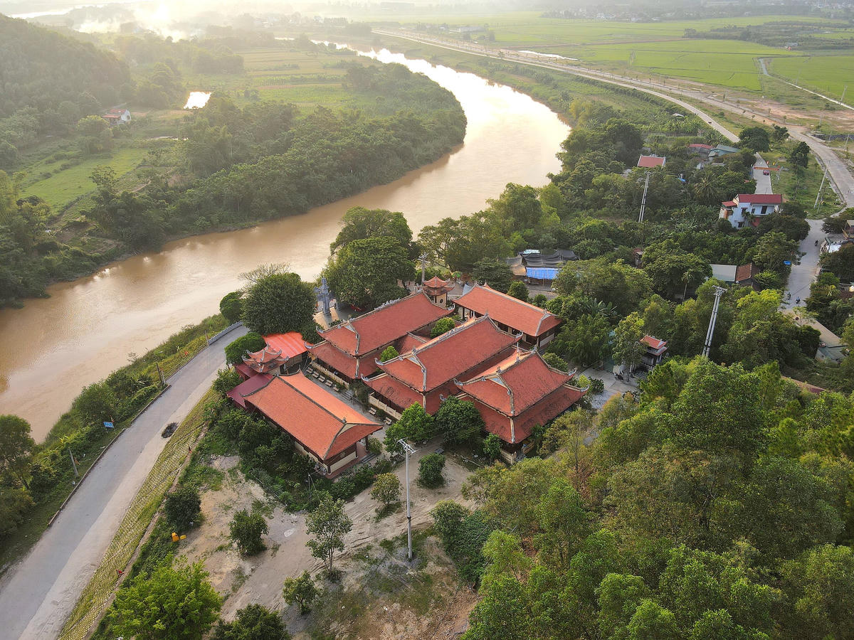 Những năm trở lại đây, đền Hàn Sơn được biết đến là nơi có phong cảnh sơn thủy hữu tình, vùng đất sinh khí linh thiêng. Ngoài ra, nơi đây còn lưu giữ nhiều câu chuyện truyền thuyết đầy kỳ bí cách đây hơn 500 năm.  