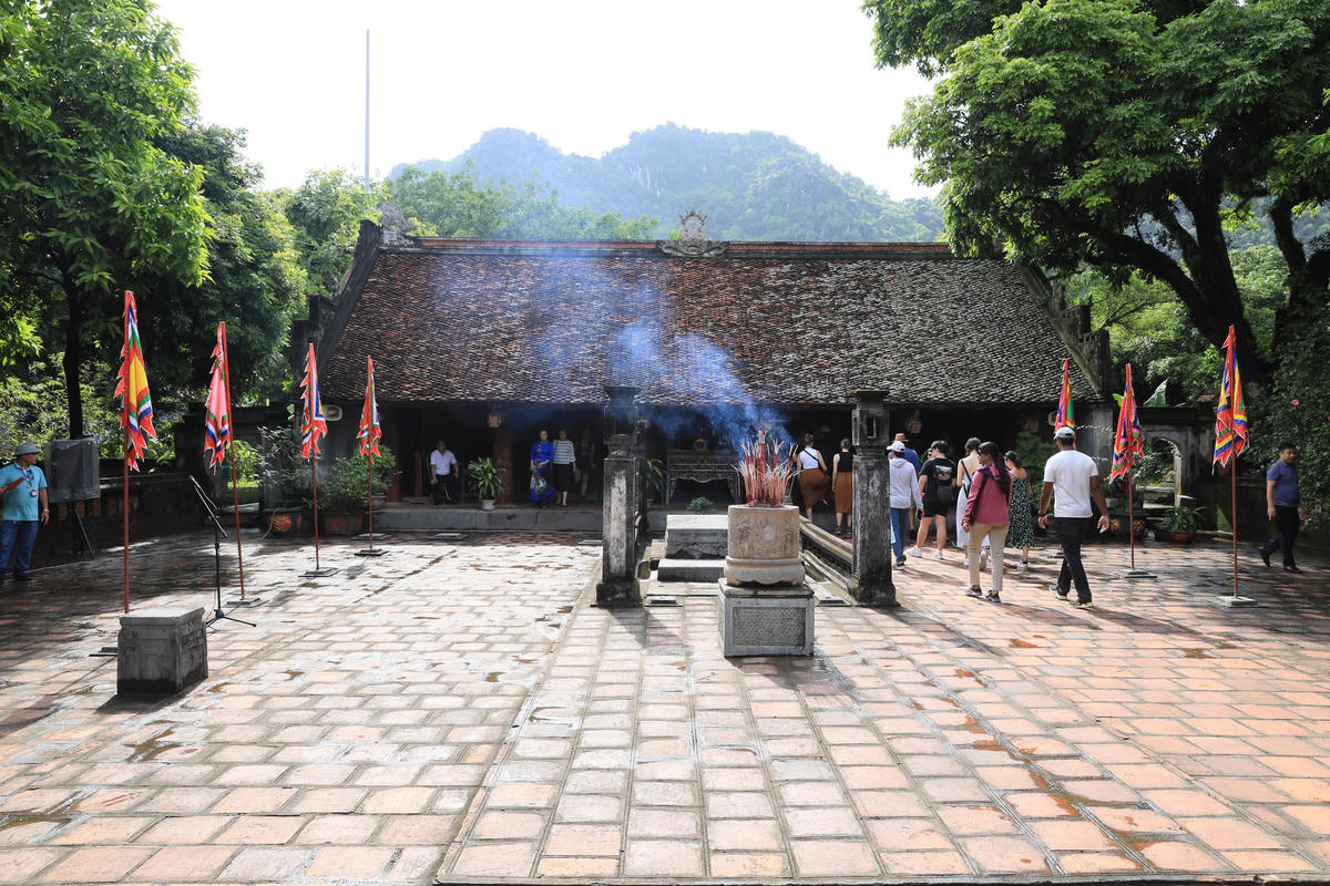 Di tích quốc gia đặc biệt Cố đô Hoa Lư.