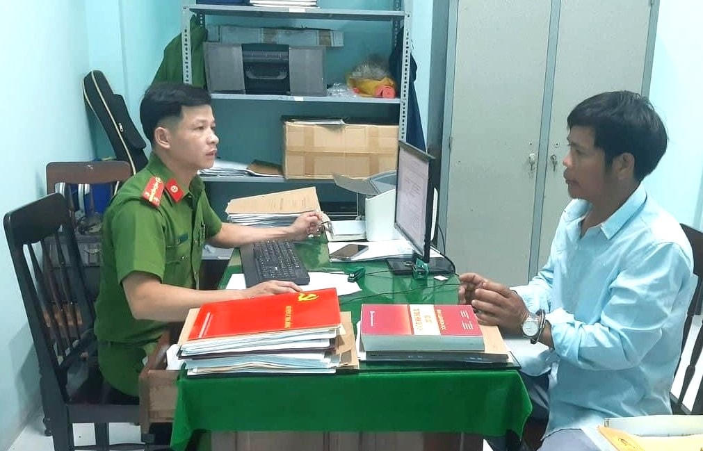Nghi phạm Phạm Văn Truyền tại cơ quan Công an.