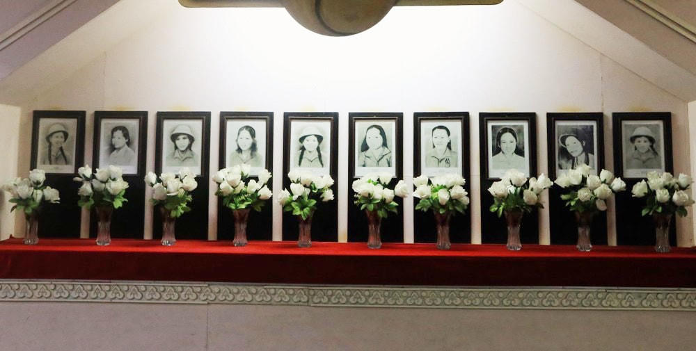 Đến với Bảo tàng Ngã ba Đồng Lộc, nhiều người xúc động, rơi nước mắt khi được nghe những câu chuyện kể về 10 TNXP kiên cường gan dạ và những mất mát, đau thương…