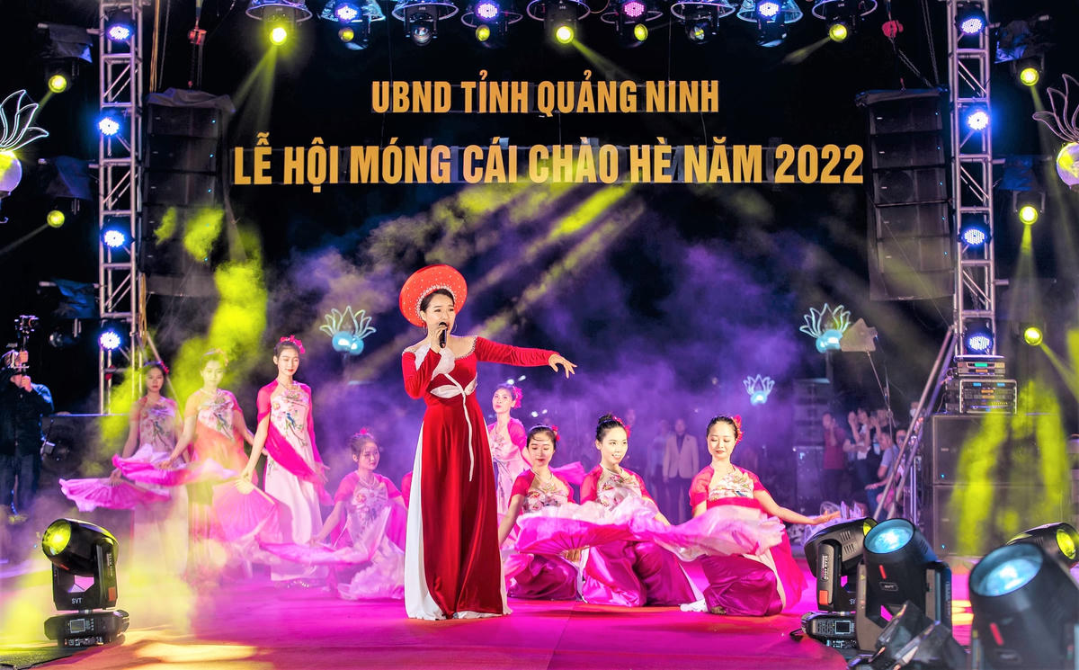 Lễ hội Móng Cái chào hè 2022 mở màn với các chương trình biểu diễn nghệ thuật đặc sắc.