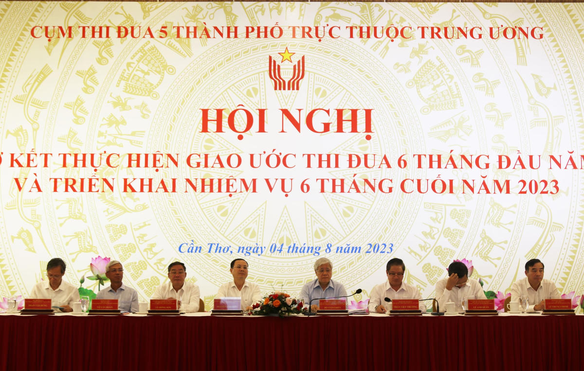 Chủ tọa hội nghị sơ kết thực hiện giao ước thi đua 6 tháng đầu năm 2023 và triển khai nhiệm vụ 6 tháng cuối năm, cụm thi đua 5 thành phố trực thuộc Trung ương. 