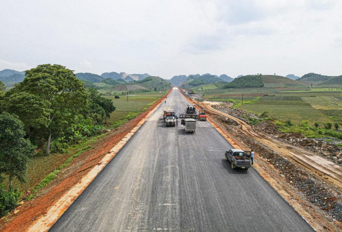 Trong quá trình triển khai thực hiện Gói thầu 14-XL công tác thi công dự án gây nứt nhà dân, công trình lân cận khiến tiến độ dự án bị ảnh hưởng. Ảnh minh họa.