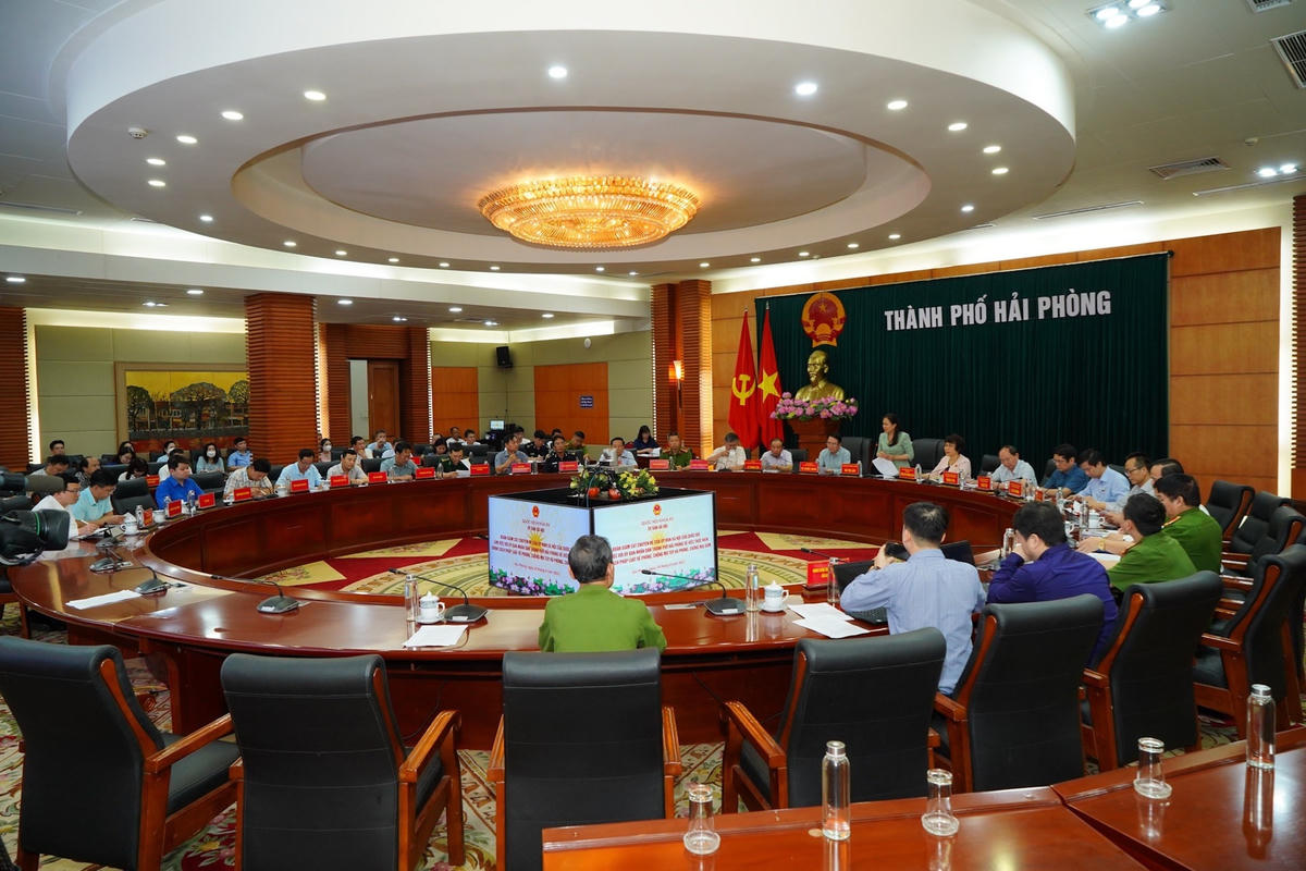 Quang cảnh buổi làm việc.