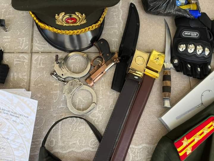 Tang vật mà đối tượng Trí dùng để lừa đảo. (Ảnh CA Quảng Ngãi).