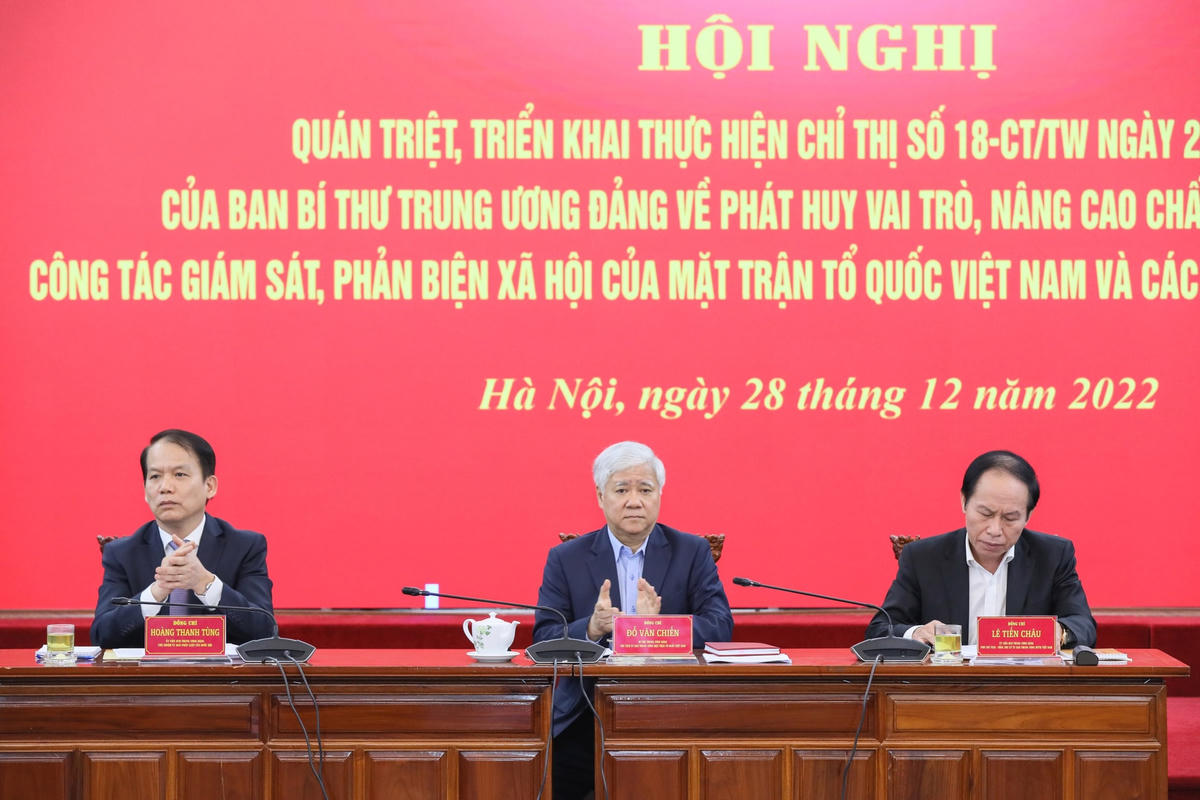 Chủ trì Hội nghị.
