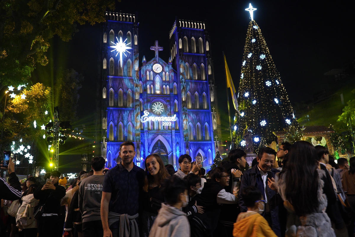 Mặc dù thời tiết năm nay không được lạnh như "một Noel trong mơ", thế nhưng không khí của Giáng sinh vẫn ngập tràn ở khắp mọi nơi.