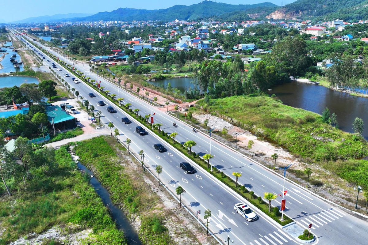 Đường trục chính trung tâm Khu đô thị Cái Rồng.