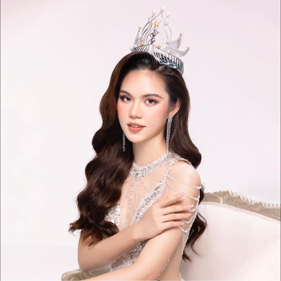 Hoa hậu Kỳ Duyên vừa là khách mời vừa là MC trong tọa đàm "Lỗ hổng an toàn hàng không: Xử lý thế nào?".