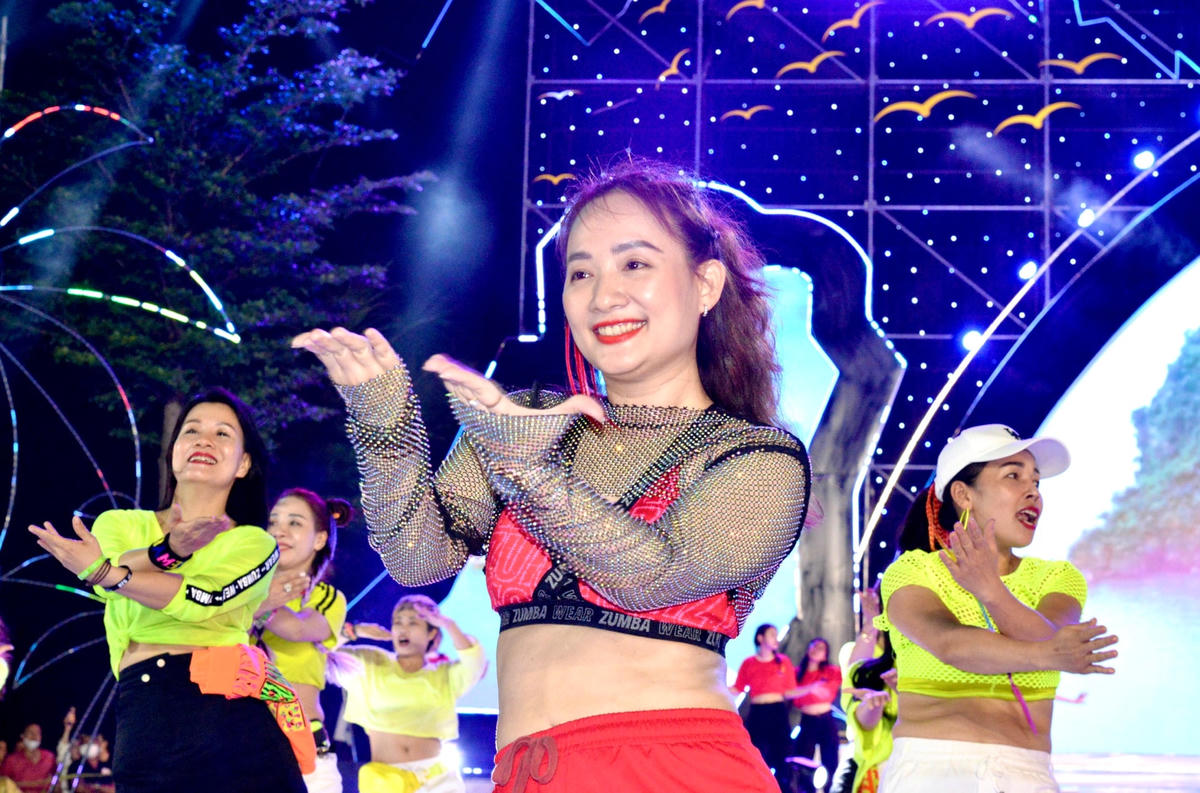 [ẢNH] Quảng Ninh: Rực rỡ 'Vũ điệu Hạ Long - Hòa nhịp năm châu'