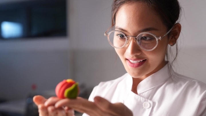 Thuỳ Anh vào vai Ly, một cô gái mạnh mẽ, tinh nghịch, đôi khi tùy hứng.