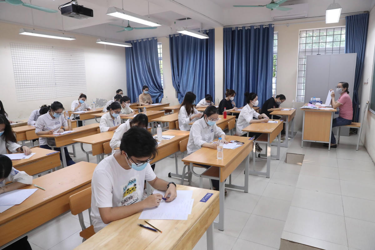 Với ngành giáo dục, lương giáo viên cũng khó có thể đủ đủ trang trải cuộc sống.  