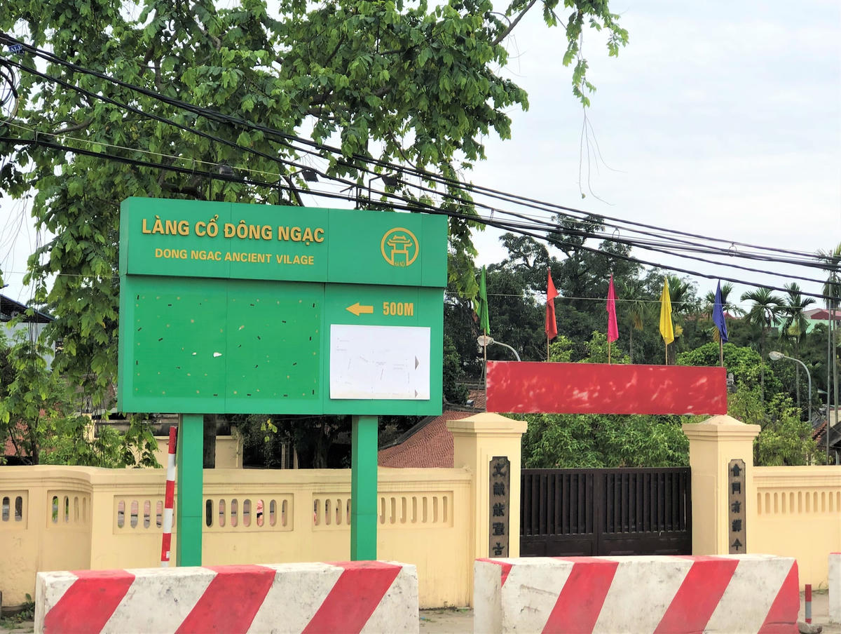 Bảng chỉ dẫn Làng cổ Đông Ngạc.