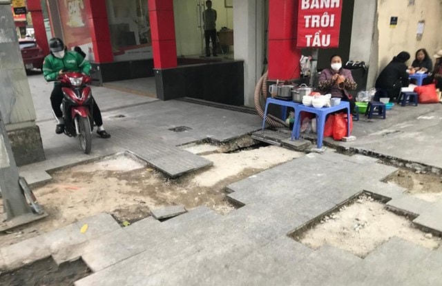 về vật liệu đá lát hè, việc khảo sát, đánh giá nguồn cung cấp vật liệu đá tại một số dự án chưa đầy đủ, chi tiết làm cơ sở lựa chọn chủng loại đá có yêu cầu kỹ thuật phù hợp, đảm bảo các tiêu chí theo thiết kế.
