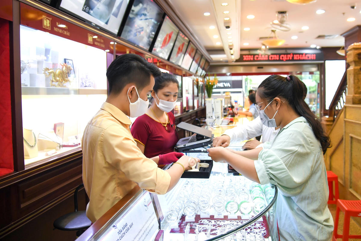 Mua bán vàng tại Công ty kinh doanh vàng bạc Bảo Tín Minh Châu.  