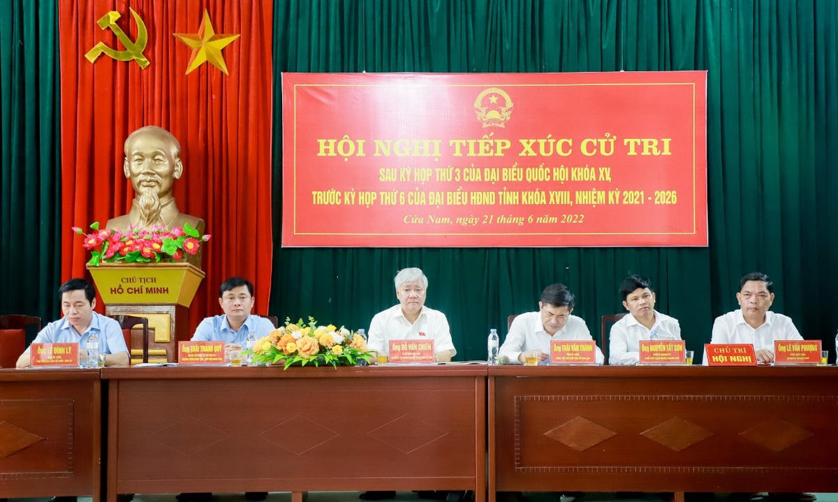 Sáng ngày 21/6 đoàn đại biểu Quốc hội tỉnh Nghệ An do ông Đỗ Văn Chiến dẫn đầu đã có buổi tiếp xúc cử tri với nhân dân phường Cửa Nam, TP Vinh.