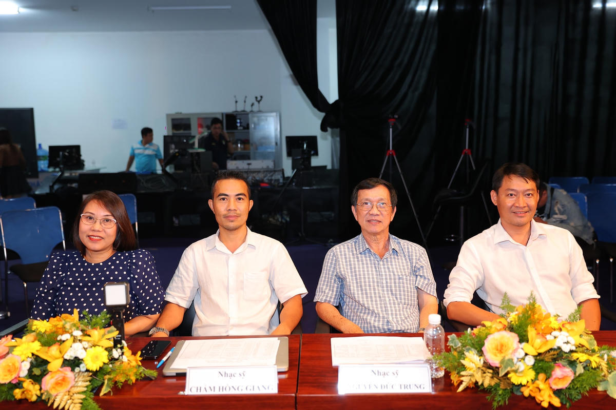 Thành viên Ban tuyển chọn giải Sao Mai 2022 khu vực miền Nam.