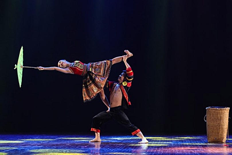   Một tiết mục múa dân gian đương đại.