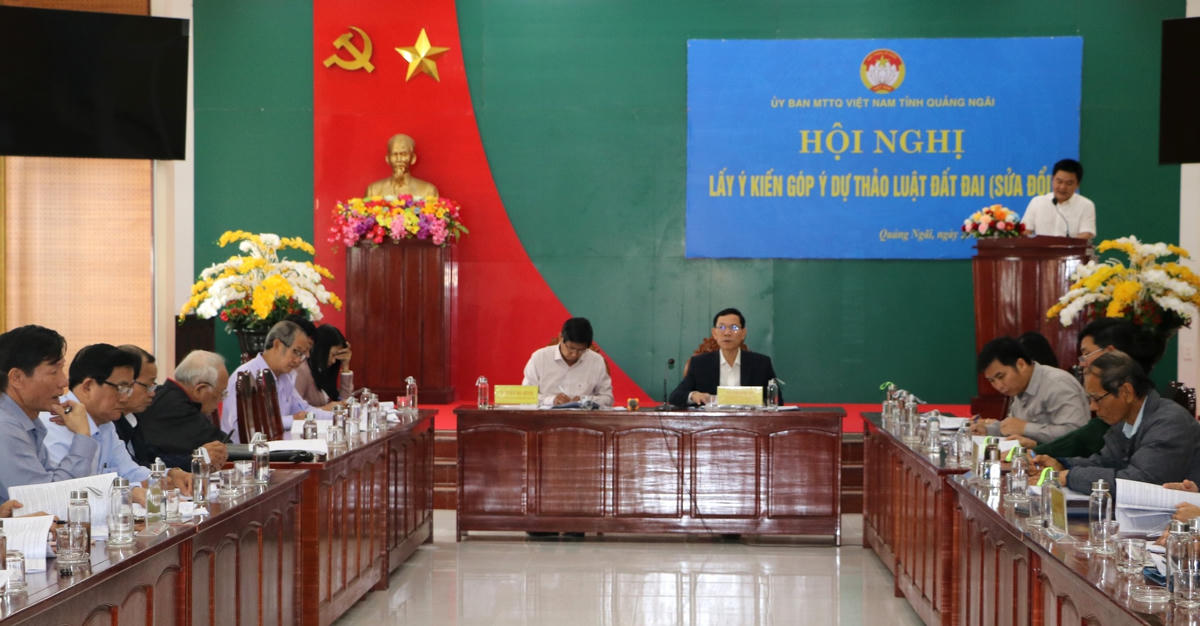 Quang cảnh Hội nghị lấy ý kiến góp ý Dự thảo LĐĐ sửa đổi.