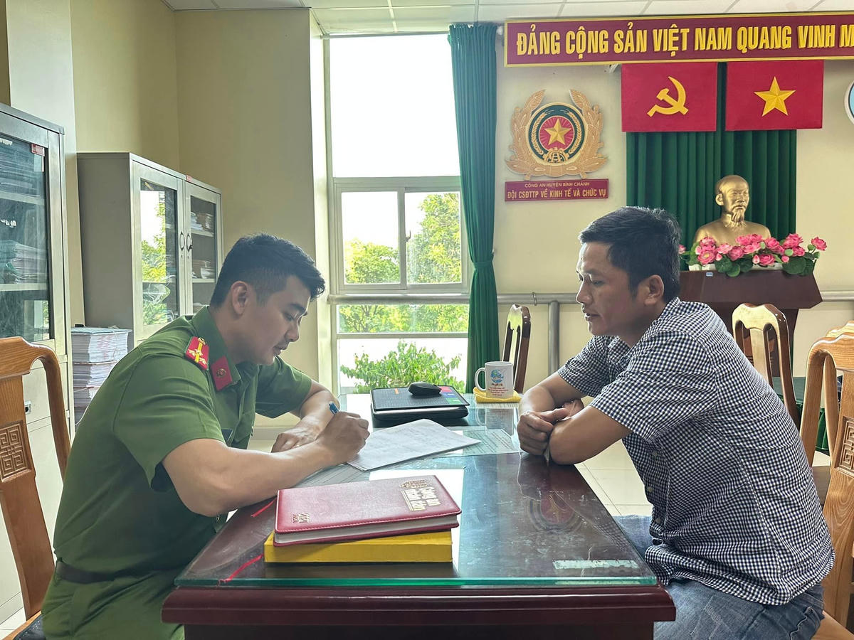 Công an làm việc với đối tượng liên quan đến vận chuyển hàng tấn khí N2O.