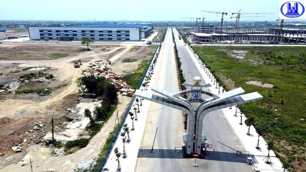 Khu công nghiệp Mỹ Thuận (TP Nam Định) mới được đầu tư hạ tầng đã thu hút được những dự án FDI lớn, như dự án nhà máy sản xuất máy tính của Tập đoàn Quanta, tổng mức đầu tư 120 triệu USD; dự án sản xuất đồ gia dụng công nghệ cao của Tập đoàn JiaWei, vốn đầu tư 77 triệu USD. Ảnh: CTV.