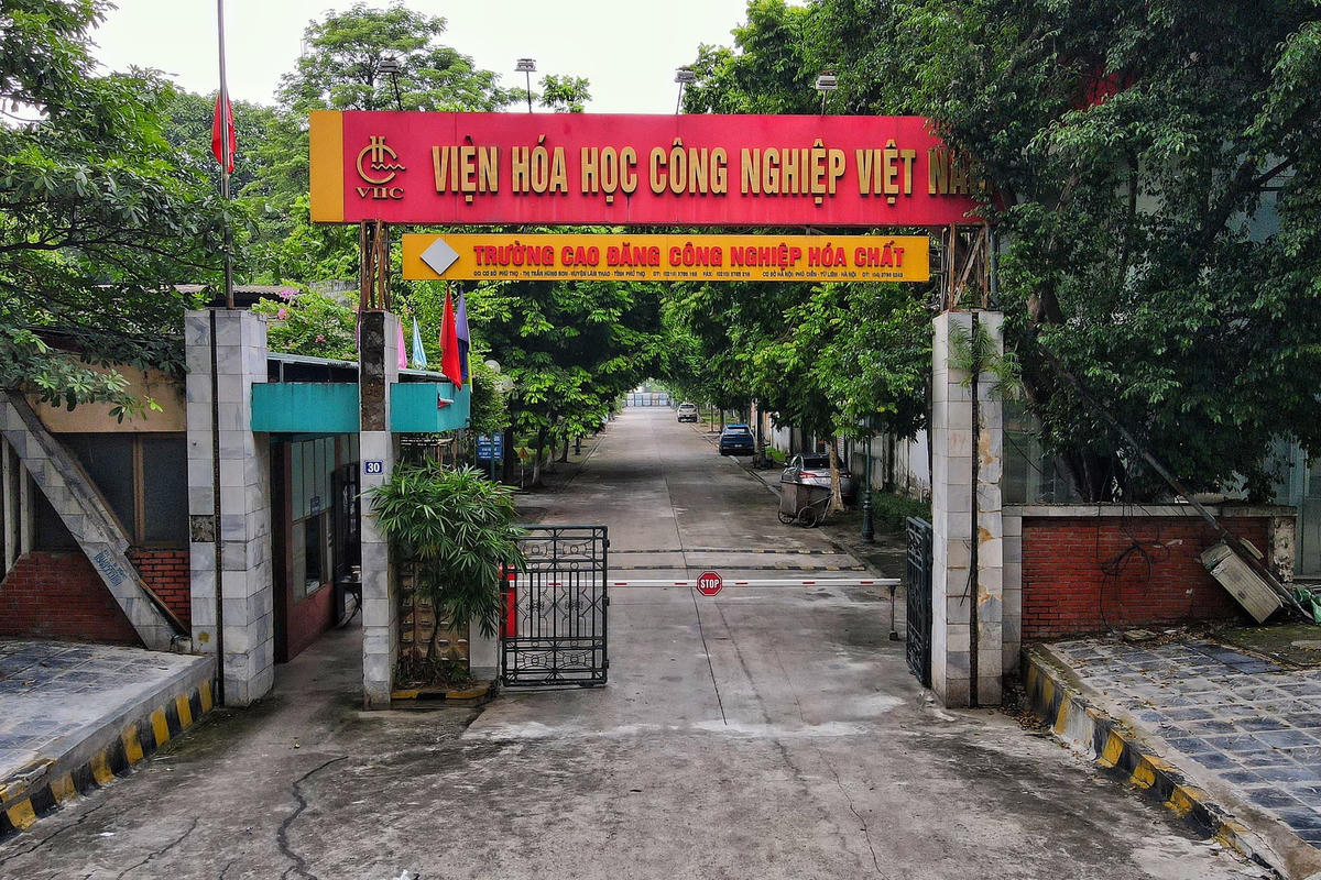 Viện Hóa học công nghiệp Việt Nam, tại phường Phúc Diễn (quận Bắc Từ Liêm), nằm trong khu vực quy hoạch định hướng chức năng đất an ninh, quốc phòng.