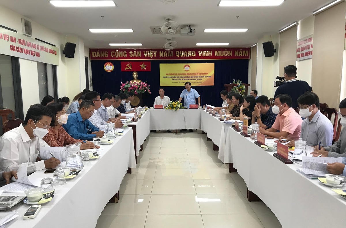Quang cảnh buổi làm việc.