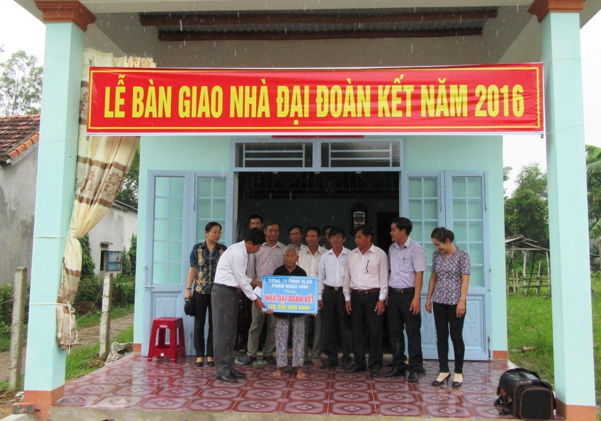 Trao nhà Đại Đoàn Kết tại huyện Duy Xuyên, tỉnh Quảng Nam