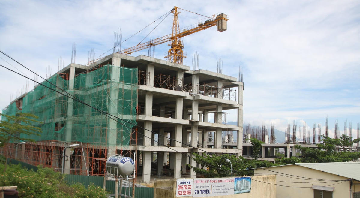 Nhiều dự án nhà ở xã hội xây dựng theo kiểu “rùa bò”.