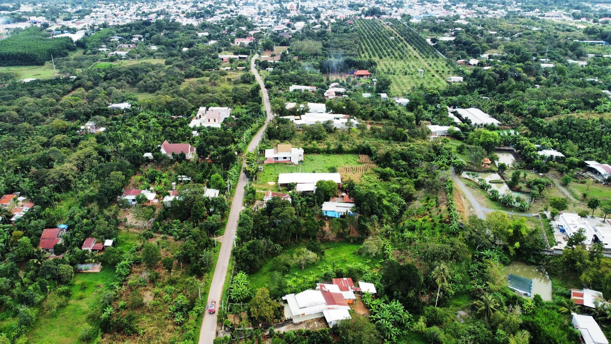 Khu đất thuộc ấp Tân Tiến và ấp Tam Hiệp, nằm hai bên đường quanh núi Chứa Chan, quy mô diện tích khoảng 33ha được quy hoạch xây dựng khu tái định cư của huyện Xuân Lộc. Ảnh Mạnh Thìn.