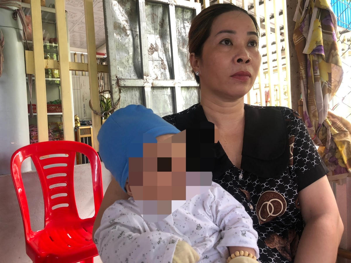 Bé trai được người dân phát hiện mang về chăm sóc.