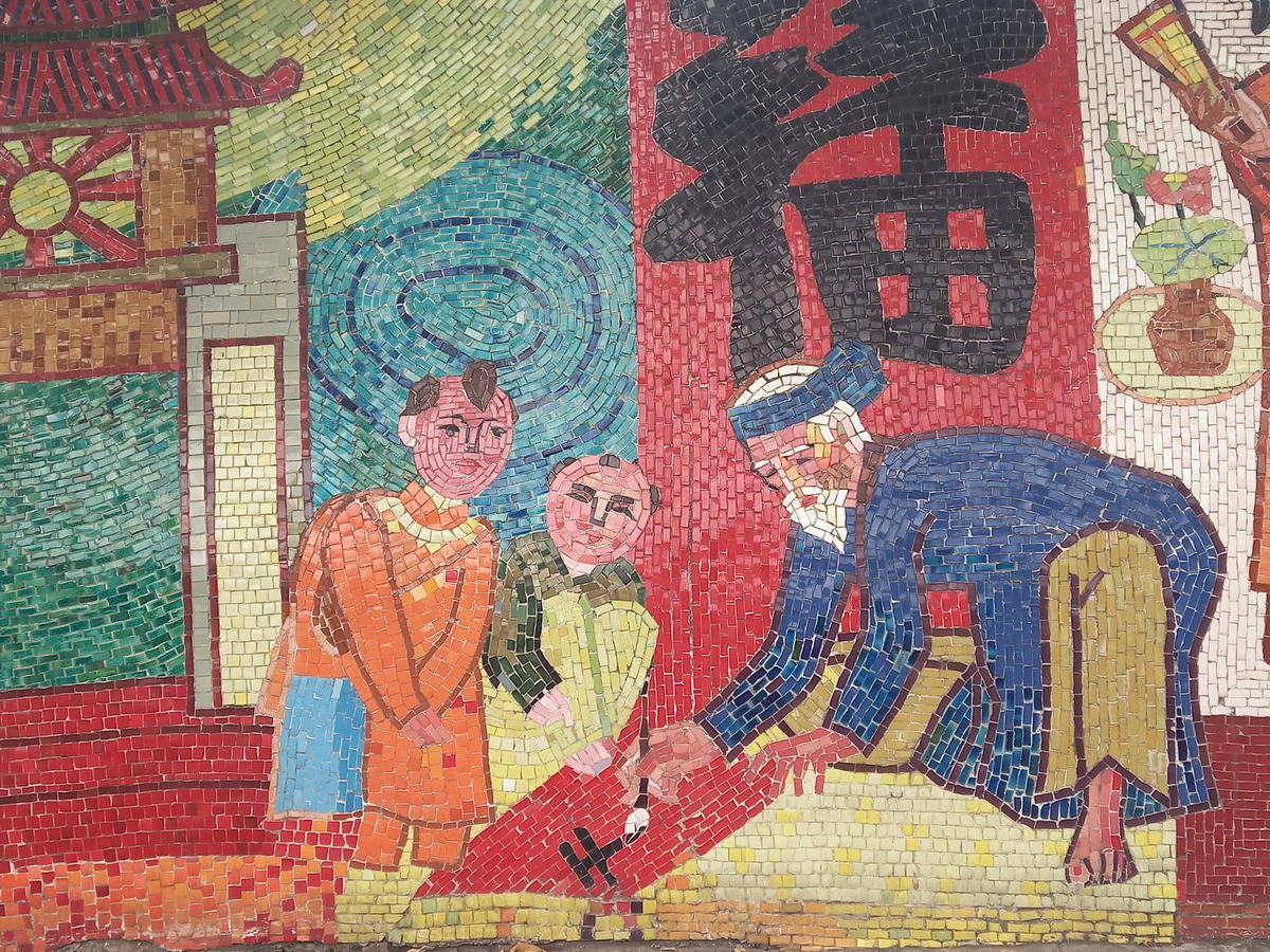 Những nét chấm phá về mảnh đất, con người và truyền thống văn hóa Thăng Long - Hà Nội.  
