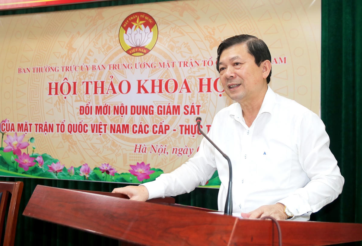 Phó Chủ tịch UBTƯ MTTQ Việt Nam Nguyễn Hữu Dũng phát biểu tại Hội thảo.
