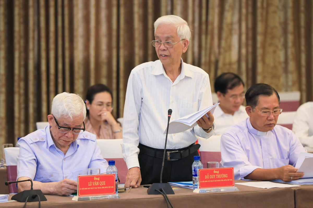 Ông Đỗ Duy Thường, nguyên Phó Chủ tịch UBTƯ MTTQ Việt Nam phát biểu tại Hội nghị. Ảnh: Quang Vinh.