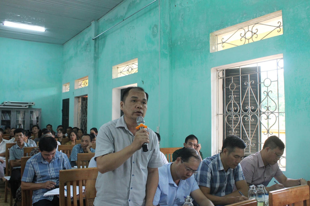  Lãnh đạo xã Hùng Lợi nêu ý kiến tại hội nghị