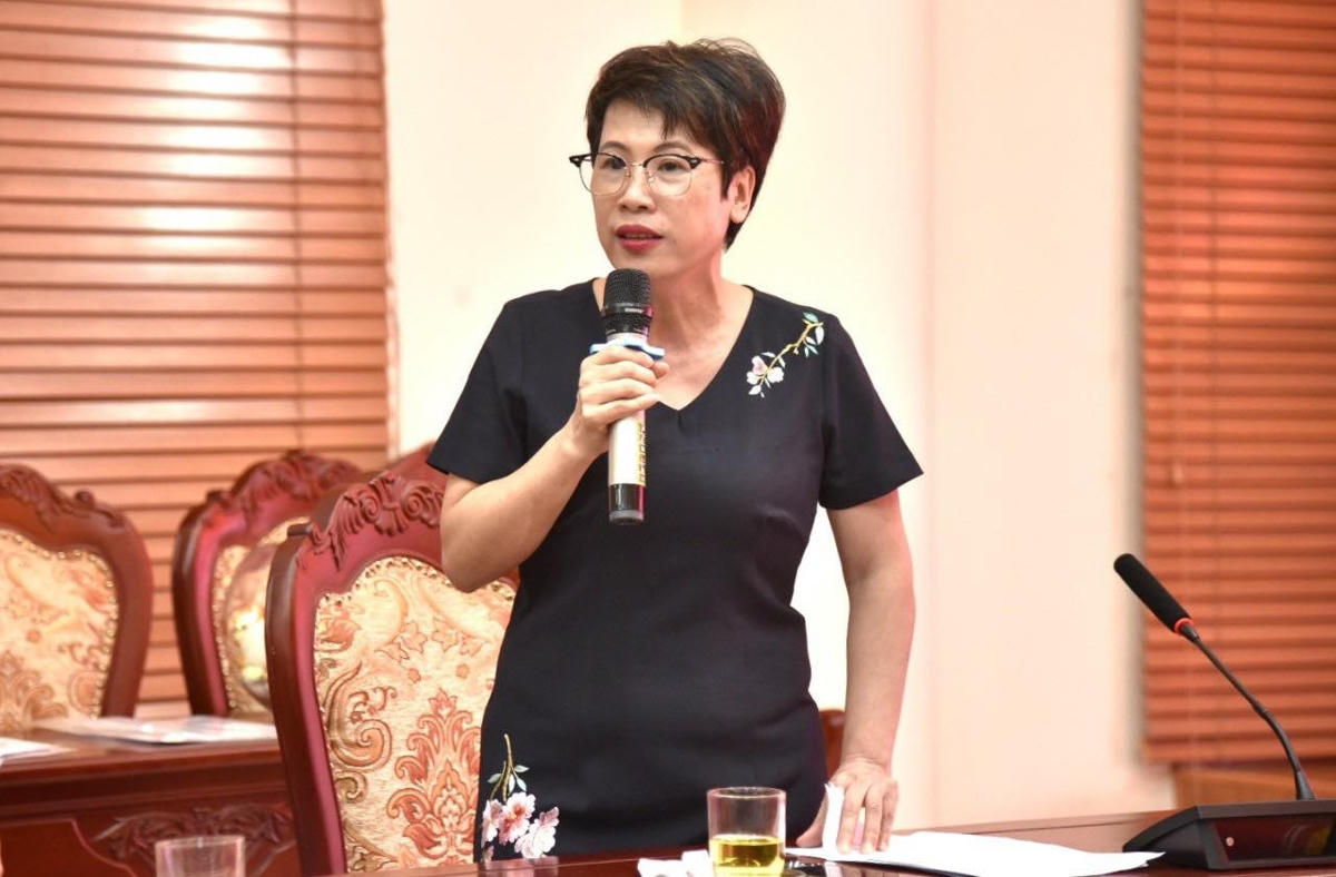 Bà Lê Thị Bích Ngọc, Ủy viên Ban Thường vụ LĐLĐ TP Hà Nội, Tổng Biên tập Báo, Trưởng Ban Tổ chức giải phát biểu tại buổi lễ.