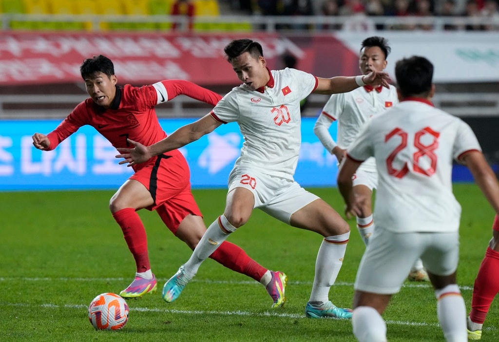 Đội tuyển Việt Nam sẽ đối diện với nhiều thách thức tại vòng loại World Cup 2026 (Ảnh: AP).