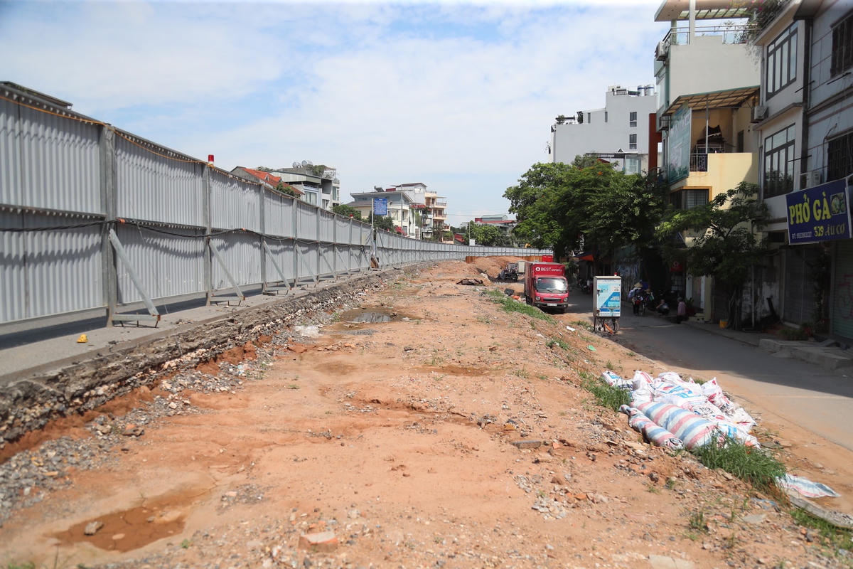 Nhanh chóng đắp thân đê hữu Hồng để chống lũ