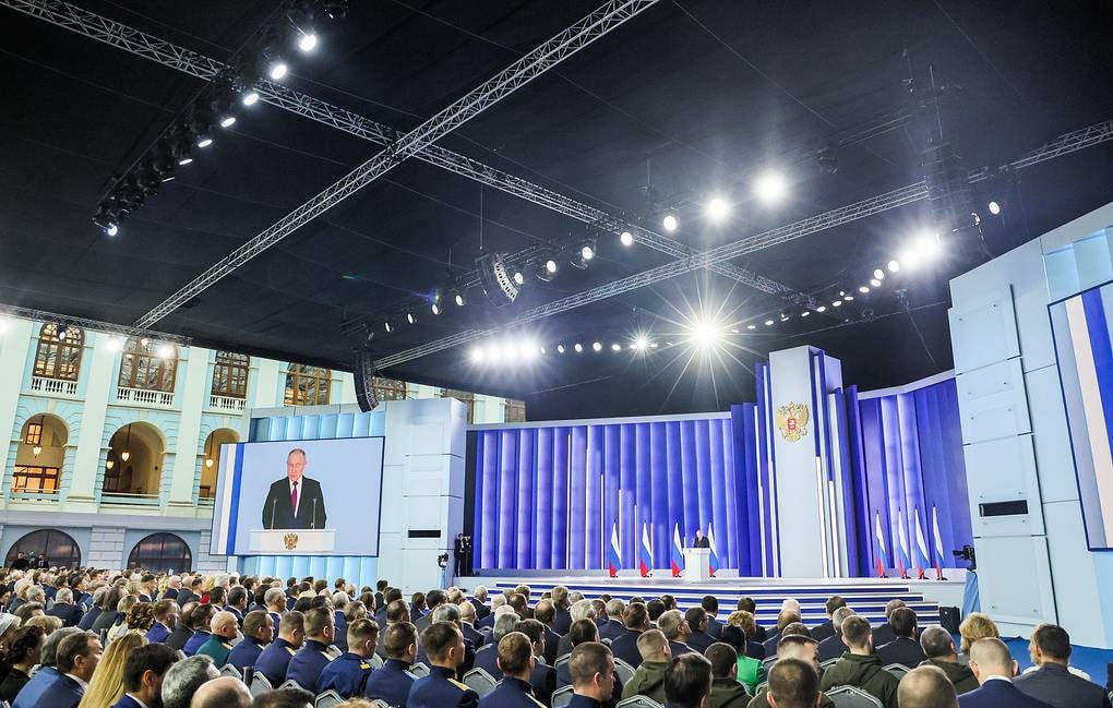 Tổng thống Nga Vladimir Putin đọc Thông điệp liêng bang trước hai viện Quốc hội Nga. Ảnh: TASS.