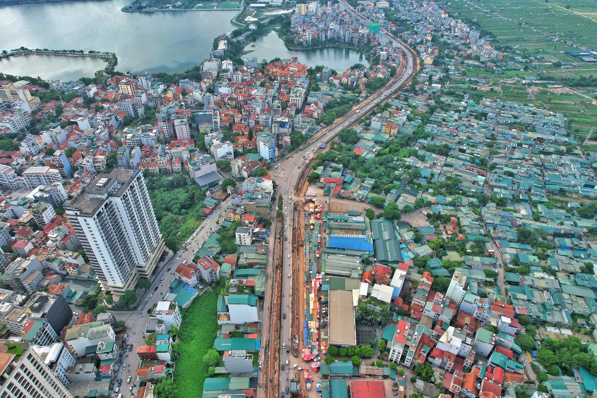 Dự án mở rộng đường đê Âu Cơ - Nghi Tàm đoạn từ nút giao khách sạn Thắng Lợi đến nút giao cầu Nhật Tân dài 3,7km, thuộc dự án xây dựng cầu vượt nút giao đường An Dương - Thanh Niên giai đoạn 2 do UBND TP Hà Nội phê duyệt năm 2019 trên địa bàn 2 quận Ba Đình và Tây Hồ.